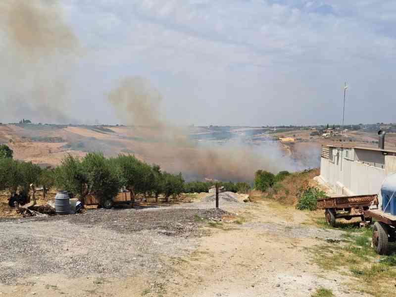 Al momento stai visualizzando Agrigento – Menfi. Altro incendio, questa volta nella zona di Cava del Serpente