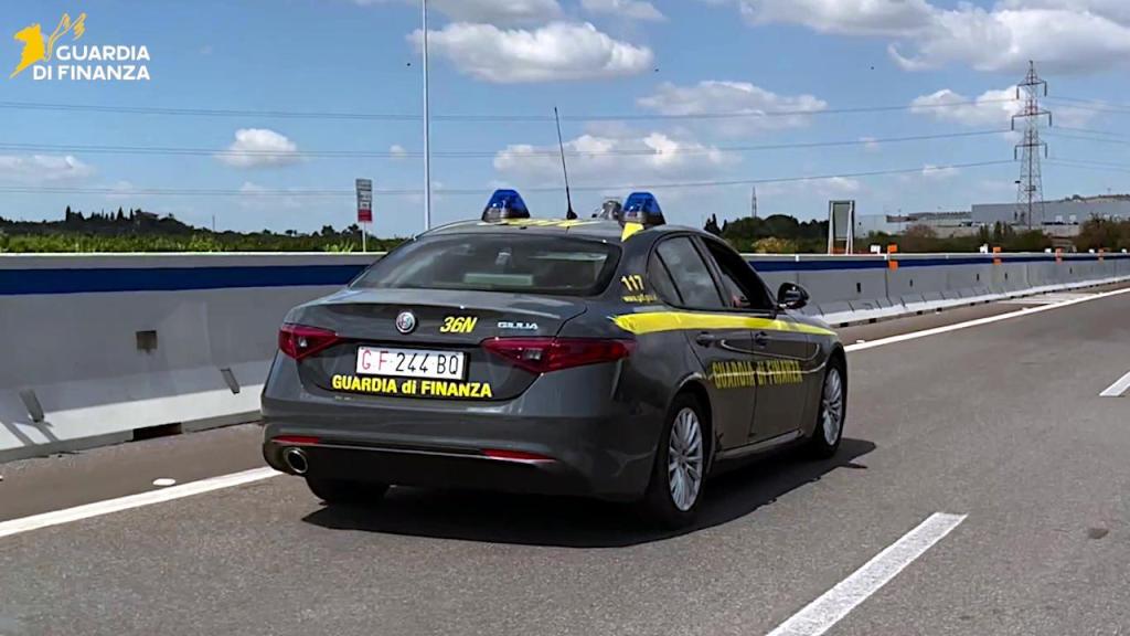 Al momento stai visualizzando Agrigento – Fermato al casello di Catania-San Gregorio con 2,1 kg di cocaina: arrestato un 68enne