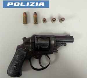 Scopri di più sull'articolo Agrigento – In giro con una revolver carica di cartucce: arrestato
