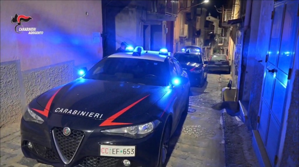 Al momento stai visualizzando Agrigento – Porto Empedocle, controllo in un B&B: il comportamento di un ospite insospettisce i carabinieri, sequestrata marijuana