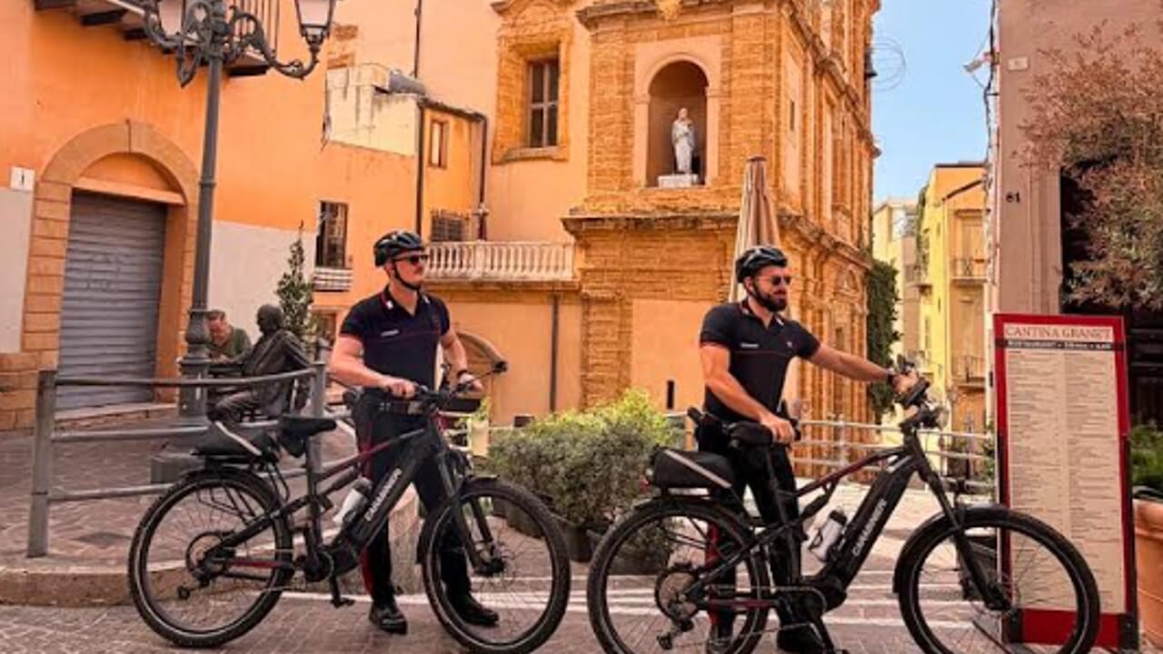Al momento stai visualizzando Agrigento, Carabinieri in e-bike tra centro, Valle dei Templi e San Leone