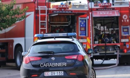 Al momento stai visualizzando Agrigento – In fiamme capannone di una ditta di rifiuti, indagini 