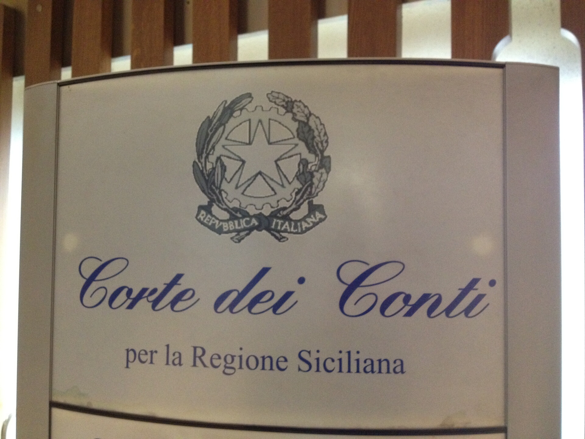 Al momento stai visualizzando Agrigento – Guanti Covid non conformi, due dirigenti condannati a risarcire quasi 5,7 milioni