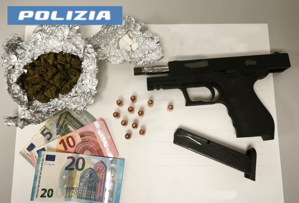 Al momento stai visualizzando Agrigento – Fermato per un controllo tira fuori una pistola con il colpo in canna, arrestato 