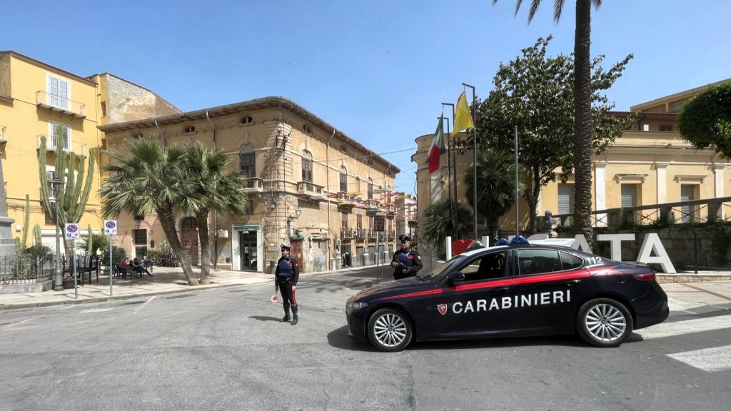 Al momento stai visualizzando Agrigento – Vìola divieto di avvicinamento ai genitori per chiedere soldi, arrestato 23enne  