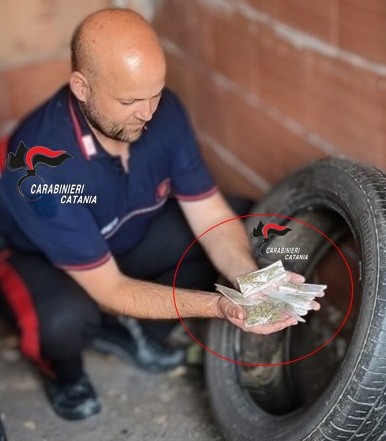 Al momento stai visualizzando Agrigento – Giovane pusher trovato con una trentina di dosi di droga: arrestato