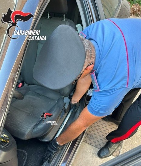 Al momento stai visualizzando Agrigento – Alla guida con un tubo di ferro in auto, denunciato