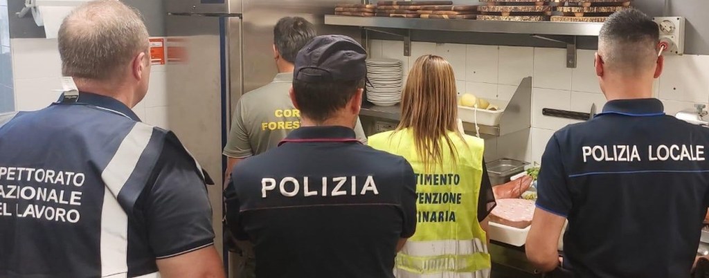 Al momento stai visualizzando Agrigento – Sicurezza alimentare e lavoro sommerso, task force sanziona due locali nel centro per oltre 60mila euro