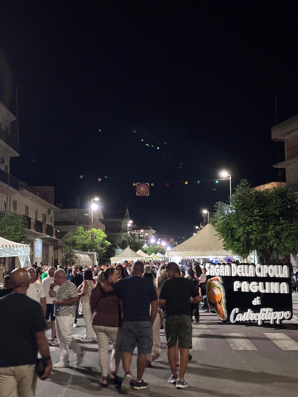 Al momento stai visualizzando Agrigento – Castrofilippo, boom di presenze per la Sagra della cipolla paglina. In serata il concerto dei Matia Bazar (servizio al Vg)