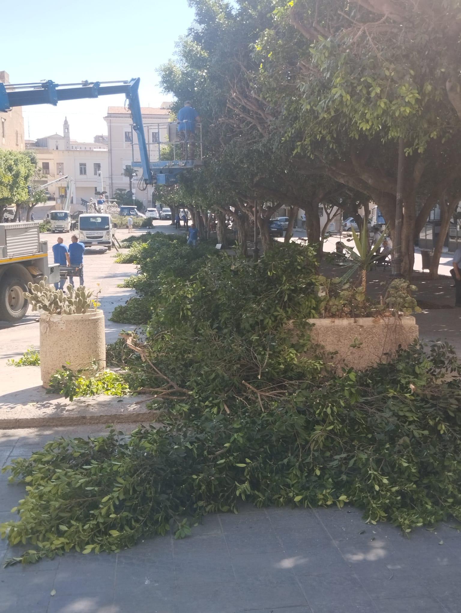 Al momento stai visualizzando Agrigento – Favara, con la collaborazione del Comitato San Giuseppe, piazza Cavour migliora il suo aspetto