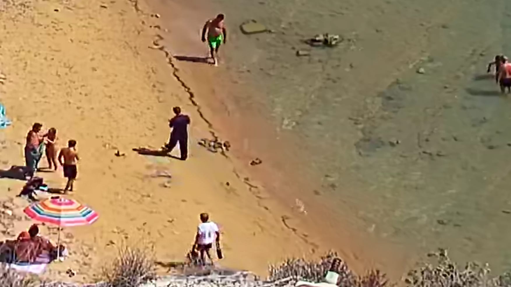 Al momento stai visualizzando Agrigento – Vigile urbano stagionale salva bimbo che stava per annegare alla Scala dei Turchi. L’ encomio del sindaco Mallia