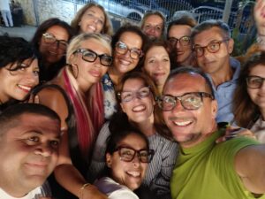 Scopri di più sull'articolo Agrigento – Trent’anni dopo la maturità: la reunion dell’ITC “Gino Zappa” tra ricordi, abbracci e guardando al futuro