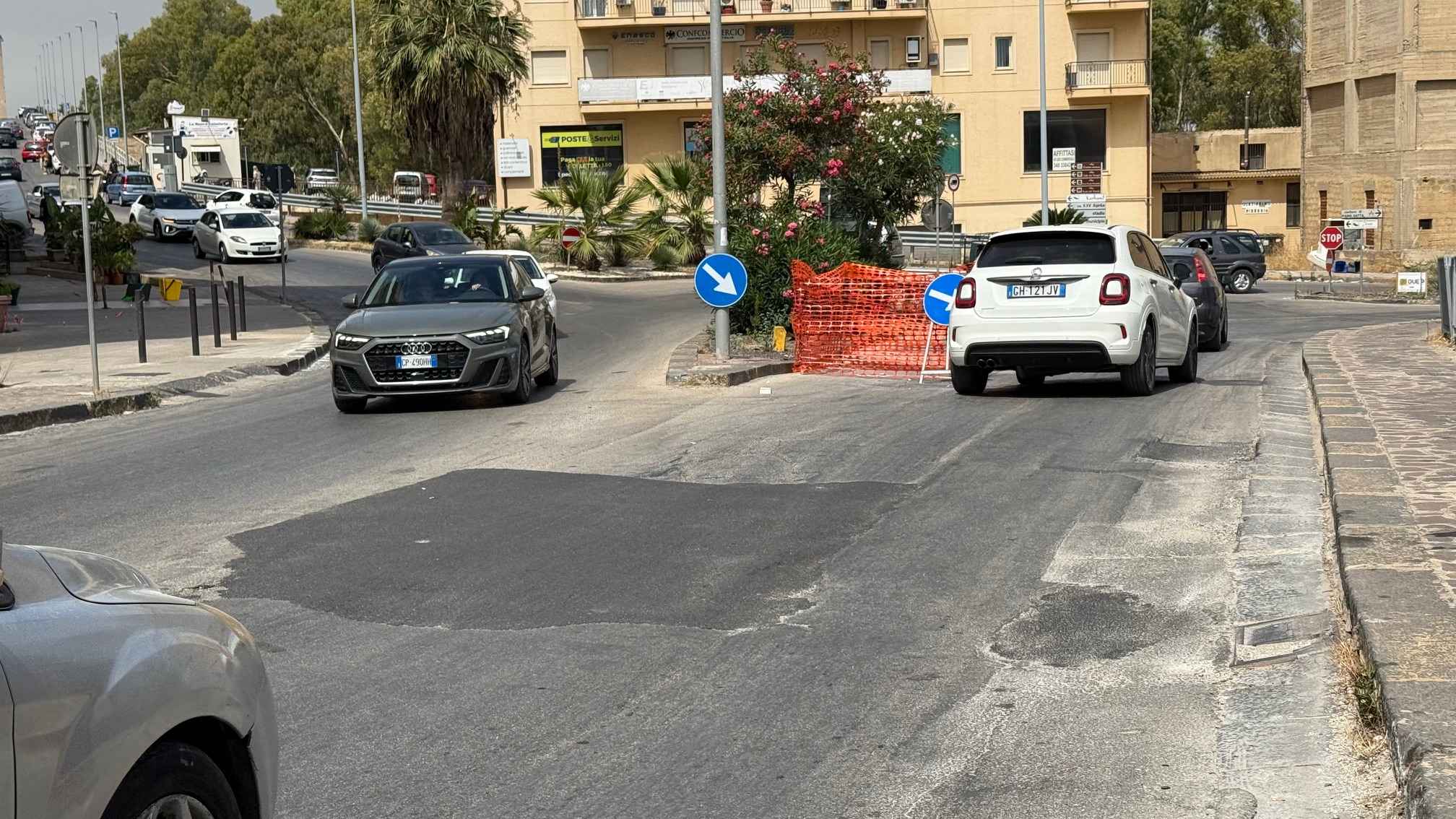 Al momento stai visualizzando Agrigento – Via Imera e Piazzale Rosselli, noi scriviamo e il Comune ordina ad AICA di intervenire: Forse a Palazzo qualcuno ci legge
