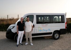 Scopri di più sull'articolo Agrigento – Fondazione Myra consegna il pulmino per i ragazzi di Borgo Blu a Mazara del Vallo