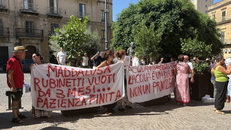 Al momento stai visualizzando Agrigento – Crisi idrica, l’arcivescovo Damiano scuote le istituzioni. E accanto a lui Sodano: Il sindaco sembra quasi uno spettatore della protesta
