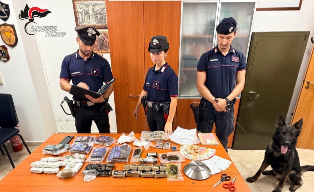 Al momento stai visualizzando Agrigento – Droga tra il freezer e la biancheria, oltre 9 chili di stupefacenti sequestrati:  un arresto