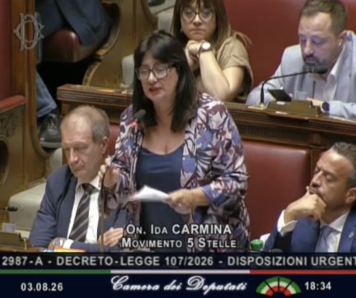 Al momento stai visualizzando PNRR, Carmina (M5S): Un bidoncino in aula alla Camera dei Deputati, simbolo della sete di Agrigento. Il Governo condanna la Sicilia a vivere senza acqua”
