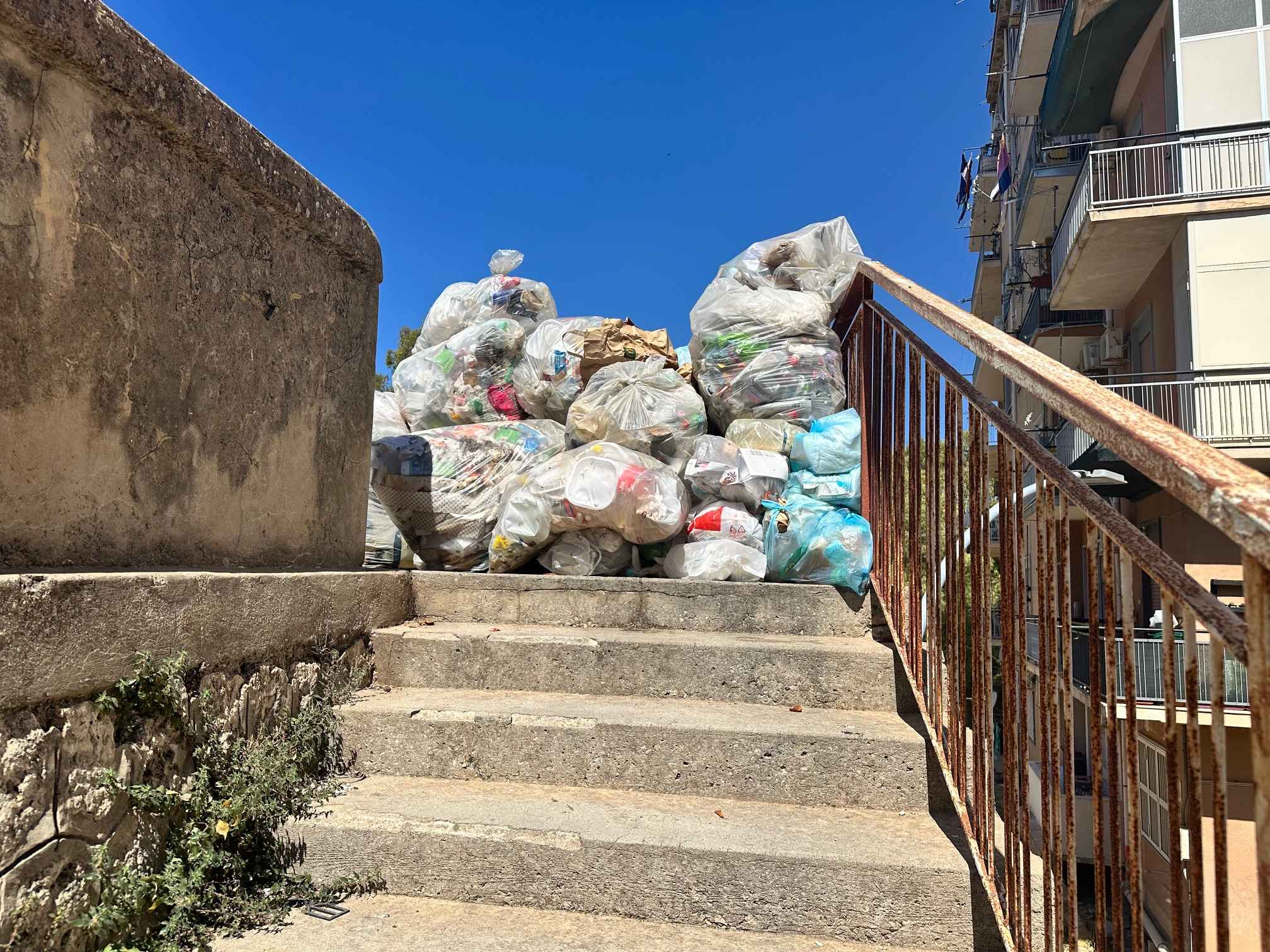 Al momento stai visualizzando Agrigento – Nuovo appalto per il servizio di raccolta dei rifiuti, a Siracusa non sono tutti entusiasti …