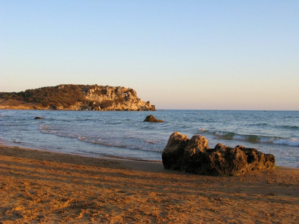 Al momento stai visualizzando Agrigento – Licata, barca si ribalta in mare: otto persone salvate