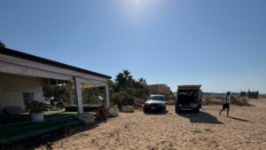 Scopri di più sull'articolo Agrigento – San Leone, Ferragosto tra auto sulla sabbia e rifiuti: Dov’erano i controlli? Le foto di questa mattina