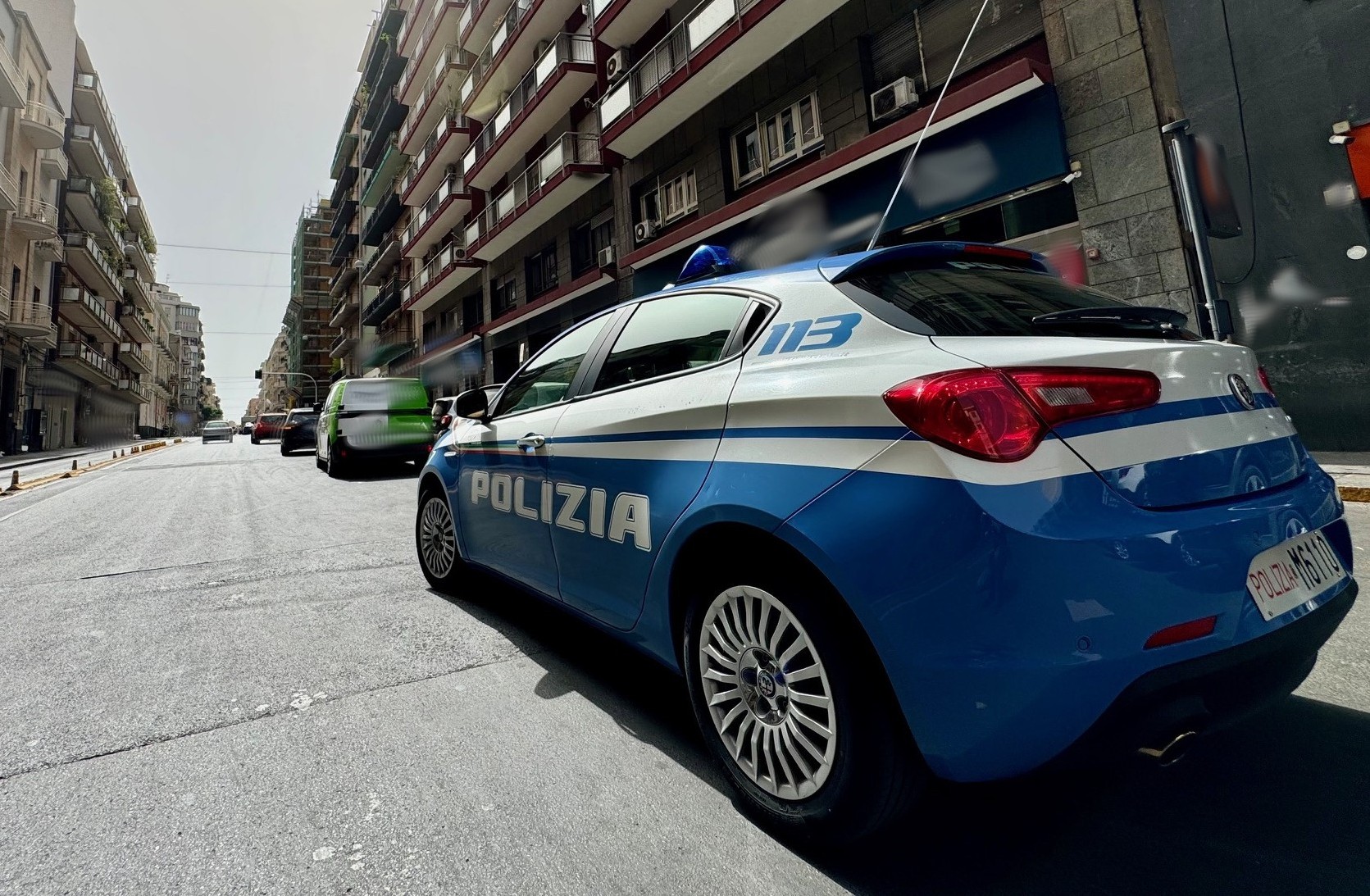 Al momento stai visualizzando Agrigento – Catania, ruba vestiti in un negozio e tenta la fuga: 19enne arrestato dopo la colluttazione con un poliziotto