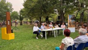 Scopri di più sull'articolo Agrigento – Presentato il Premio “Controvento Lorenzo Reina”, nel segno della memoria dell’artista-pastore che creò il Teatro Andromeda tra i Monti Sicani