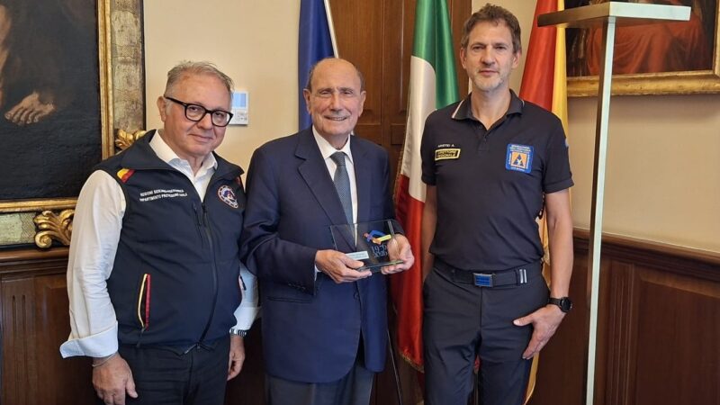 Al momento stai visualizzando Agrigento – Volontari del Friuli Venezia Giulia operativi in Sicilia per contrastare gli incendi. Il presidente Renato Schifani ringrazia il direttore della Protezione Civile Amedeo Aristei