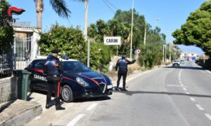 Scopri di più sull'articolo Agrigento – Aggredisce la madre e si scaglia contro i carabinieri, arrestato 31enne