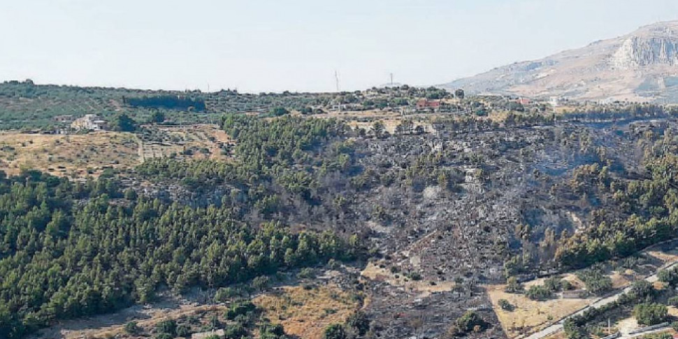 Al momento stai visualizzando Agrigento – Le fiamme circondano Makauda a Sciacca, cinquecento persone sfollate