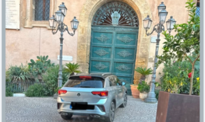 Scopri di più sull'articolo Agrigento, Mangione denuncia l’auto davanti al Comune. Ma forse dimentica un dettaglio: Oggi governa il suo sindaco Michele Sodano