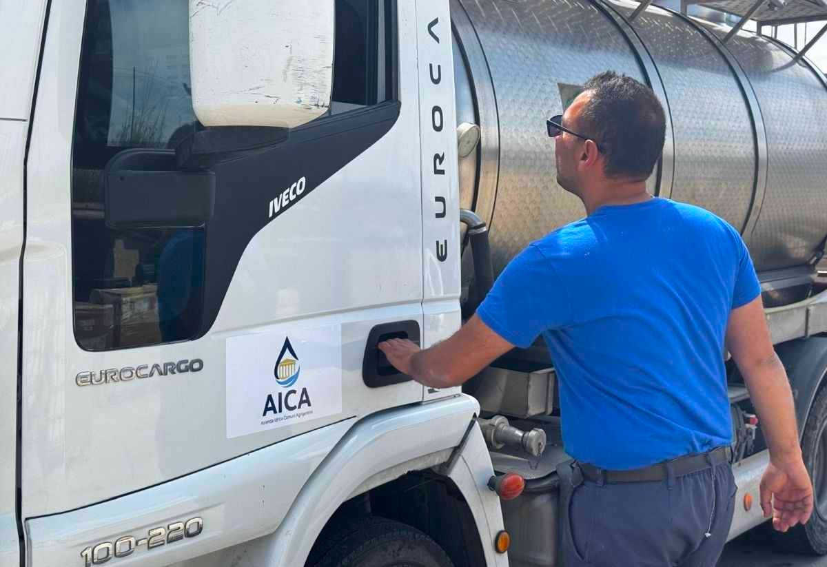Al momento stai visualizzando Emergenza idrica, sette nuove autobotti per Agrigento: dalla Regione 787.500 euro ad AICA