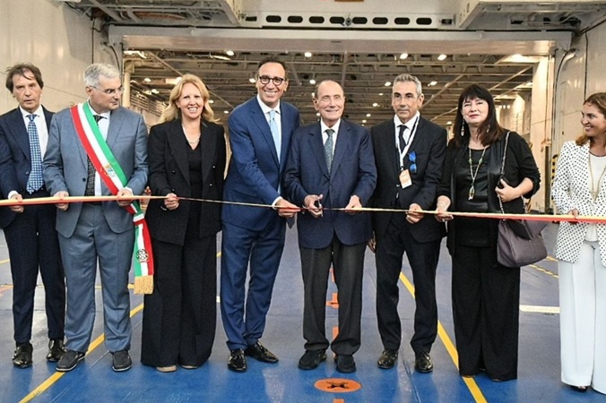 Al momento stai visualizzando Agrigento – Viaggio inaugurale del traghetto “Costanza I Di Sicilia” tra Porto Empedocle e Lampedusa