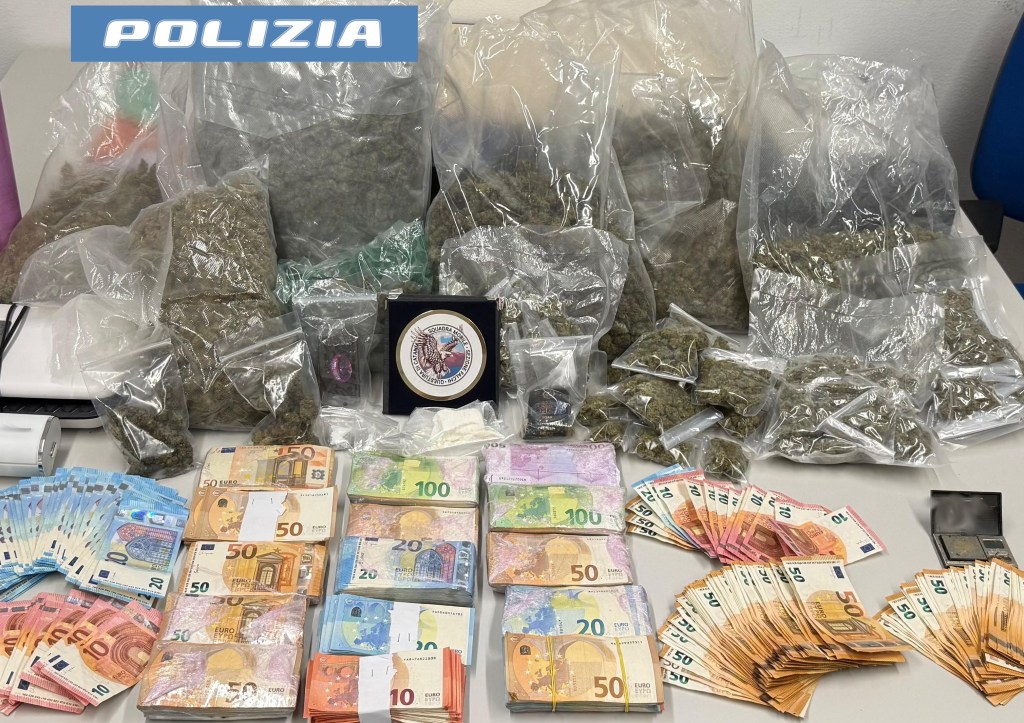 Al momento stai visualizzando Agrigento – Nasconde in casa 6.5 chili di marijuana e 65 mila euro in contanti: arrestato