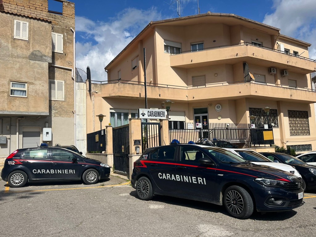 Al momento stai visualizzando Agrigento – Tre auto in fiamme ad Aragona, indagini per accertare la causa dell’incendio