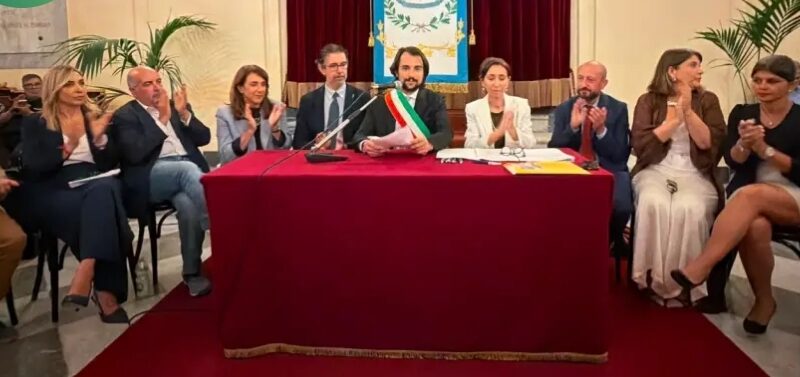 Al momento stai visualizzando Agrigento, quelli che dovevano essere “diversi”: Dal campo largo alle indennità al massimo mentre ai cittadini si chiedeva di aumentare la TARI