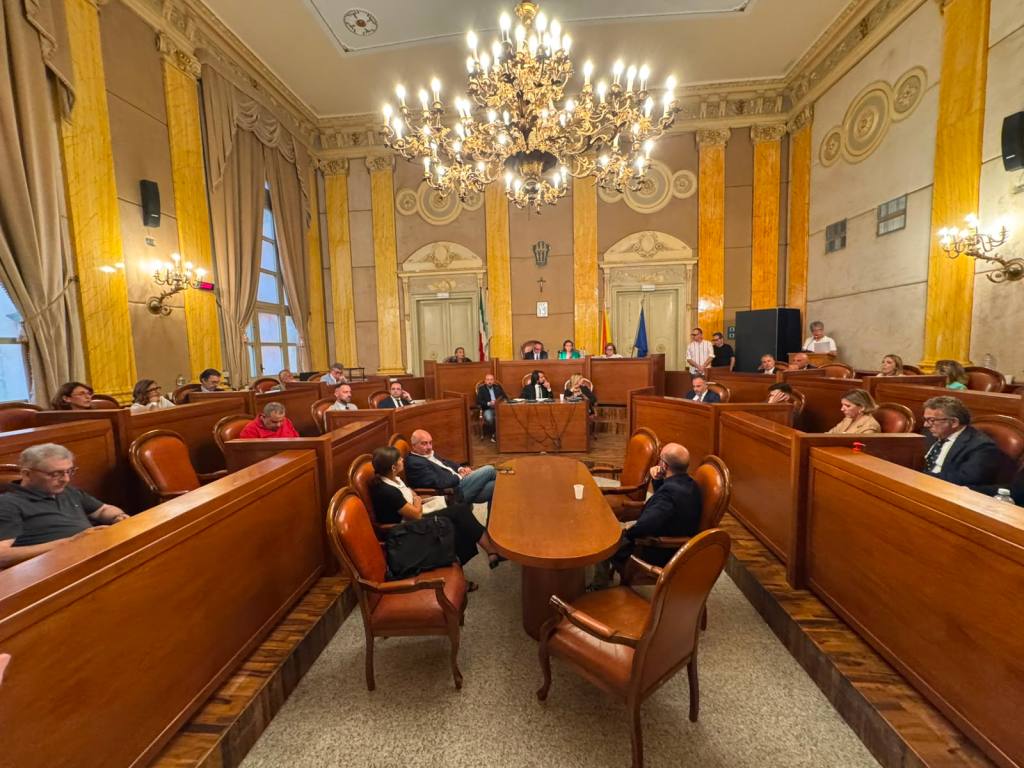 Al momento stai visualizzando Agrigento – Consiglio comunale, è iniziata la guerriglia: salta il Pef, è scontro di accuse