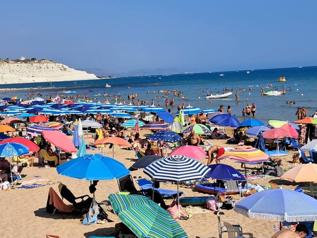 Al momento stai visualizzando Agrigento, prima domenica d’Agosto spiagge  prese d’assalto dai bagnanti