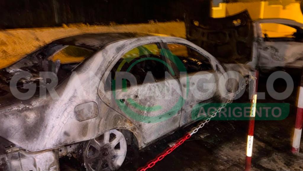 Al momento stai visualizzando Agrigento – Realmonte, due auto in fiamme: una appartiene all’assessore all’Ambiente