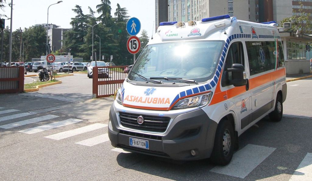 Al momento stai visualizzando Agrigento – Cade da autocisterna durante manovre di scarico, morto 53enne