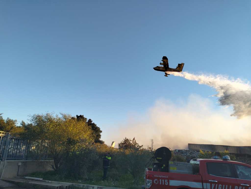 Al momento stai visualizzando Agrigento – Incendi nell’Agrigentino, paura a Makauda e Menfi: chiusa statale 115