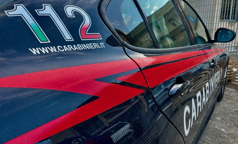 Al momento stai visualizzando Agrigento – Ribera, tenta di lanciarsi dal secondo piano: provvidenziale intervento dei Carabinieri