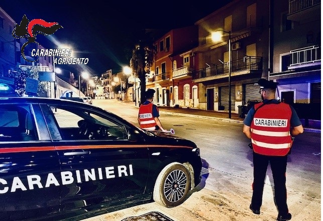 Al momento stai visualizzando Agrigento – Licata, tenta di allontanarsi alla vista dei Carabinieri: in casa cocaina e hashish, arrestato 30enne