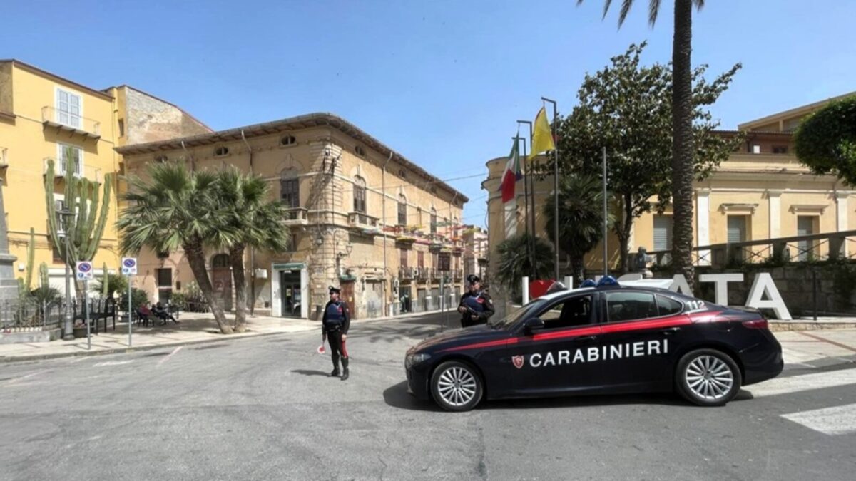Al momento stai visualizzando Agrigento – Scippata sotto casa nella notte a Licata: 50enne rapinata, identificato il presunto responsabile