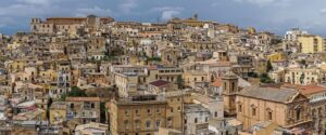 Scopri di più sull'articolo La lezione del procuratore: ad Agrigento il vero problema non è la legge, ma chi dovrebbe amministrare