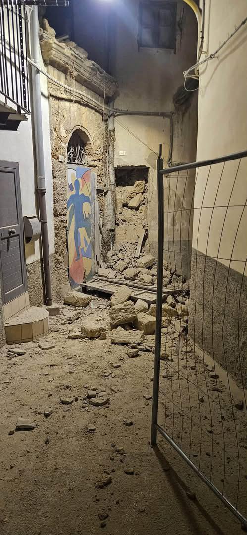 Al momento stai visualizzando Agrigento – Il centro storico continua a sgretolarsi: paura nella notte in via Saponara