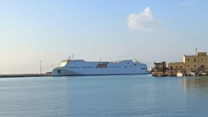 Scopri di più sull'articolo Agrigento – L’assessore Aricò e il sindaco Mannino rassicurano tutti: “La nave resta a Lampedusa”