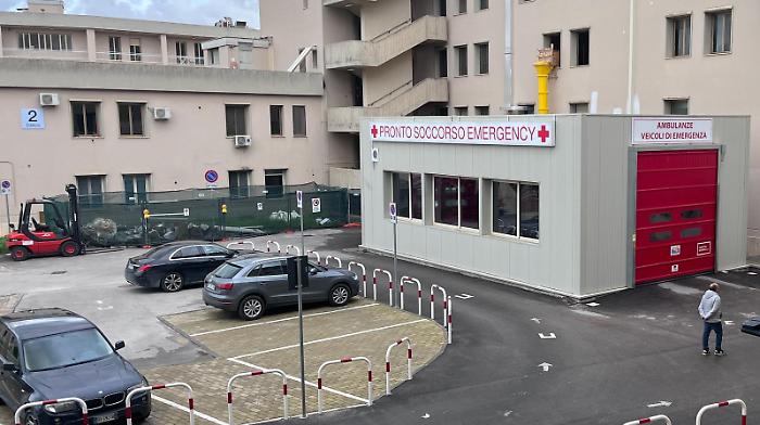 Al momento stai visualizzando Agrigento – Incendio a Makauda, il fuoco fa paura: residence evacuato e SS115 bloccata