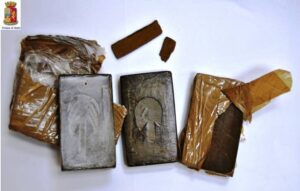 Scopri di più sull'articolo Agrigento, oltre 900 grammi di hashish: la Procura chiede il processo per due uomini