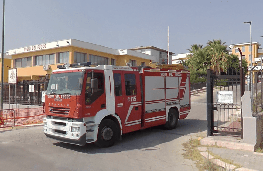 Al momento stai visualizzando Agrigento – In fiamme l’auto di un agronomo a Licata, indagini 