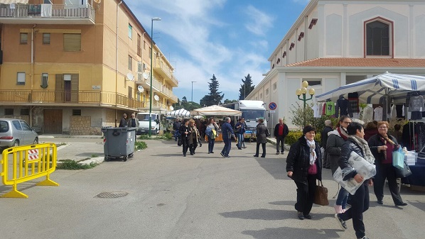 Al momento stai visualizzando Agrigento – Mercato di Villaggio Peruzzo, controlli della Polizia Locale contro l’abusivismo: Sodano, «Segnale di una città che vuole cambiare»